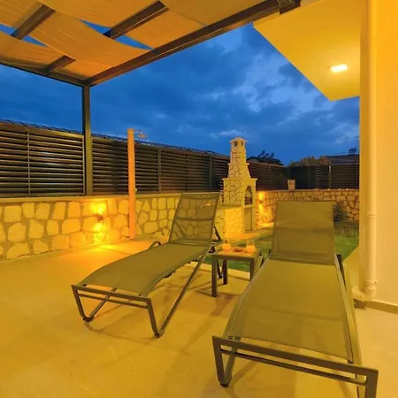 Villa Unique 1 *