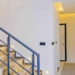 Villa Unique 1 *