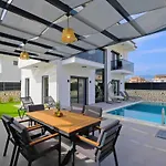 Unique 1 Villa *